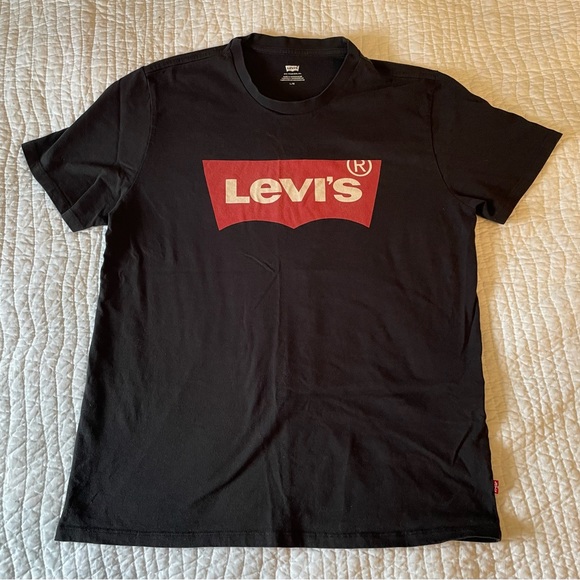 Women’s Levi’s Short Sleeve Graphic Tee - Picture 2 of 6